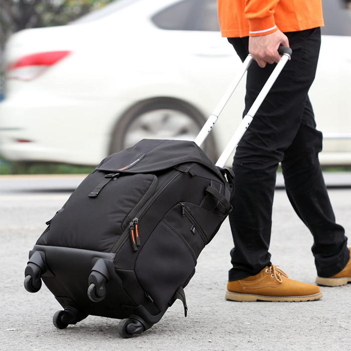 Balo có tay kéo – Bí quyết “quẳng gánh hành lý mà đi du lịch