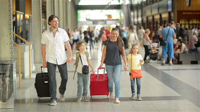 Kinh nghiệm chọn mua vali kéo du lịch cho gia đình nhỏ