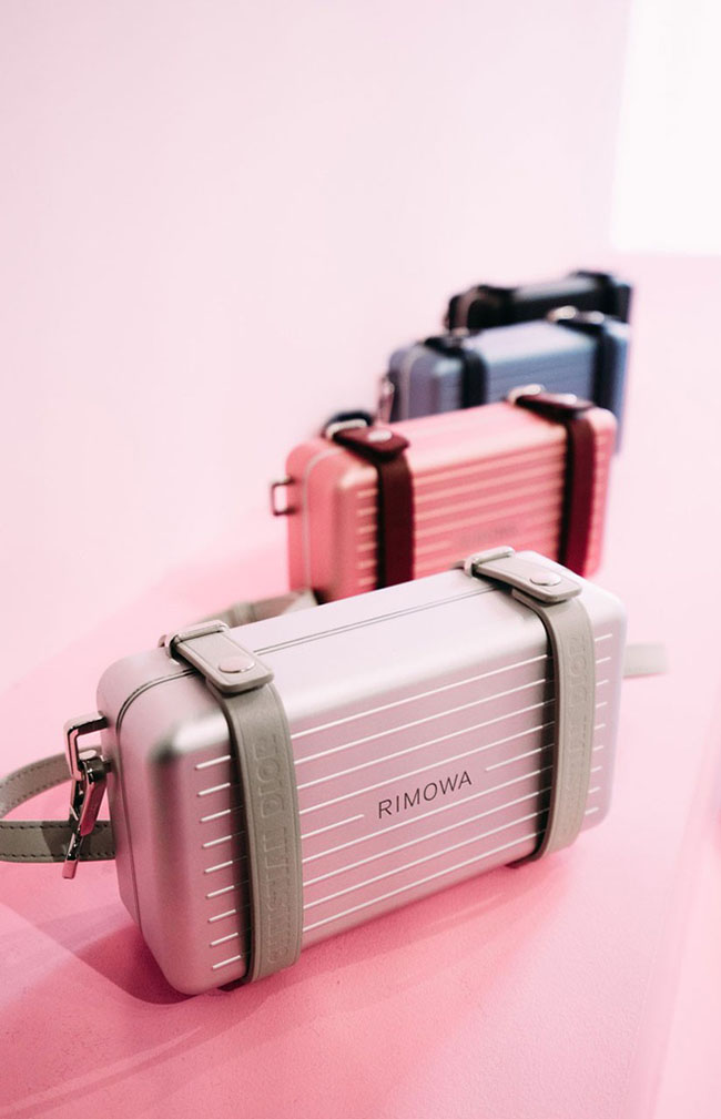 Cận cảnh mẫu túi vali độc lạ giá 2.400 USD của Dior