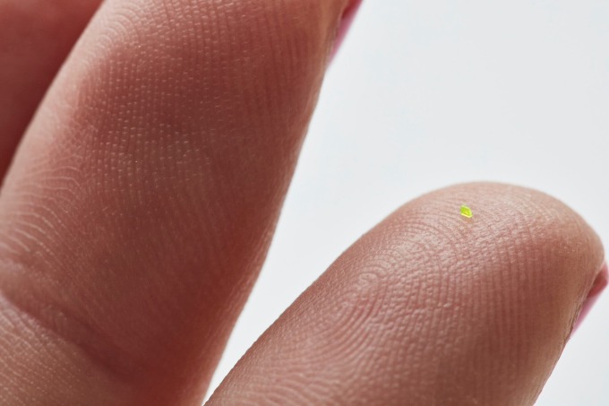 Đây mới là mẫu túi xách tay nhỏ nhất thế giới – Nhỏ hơn cả hạt muối