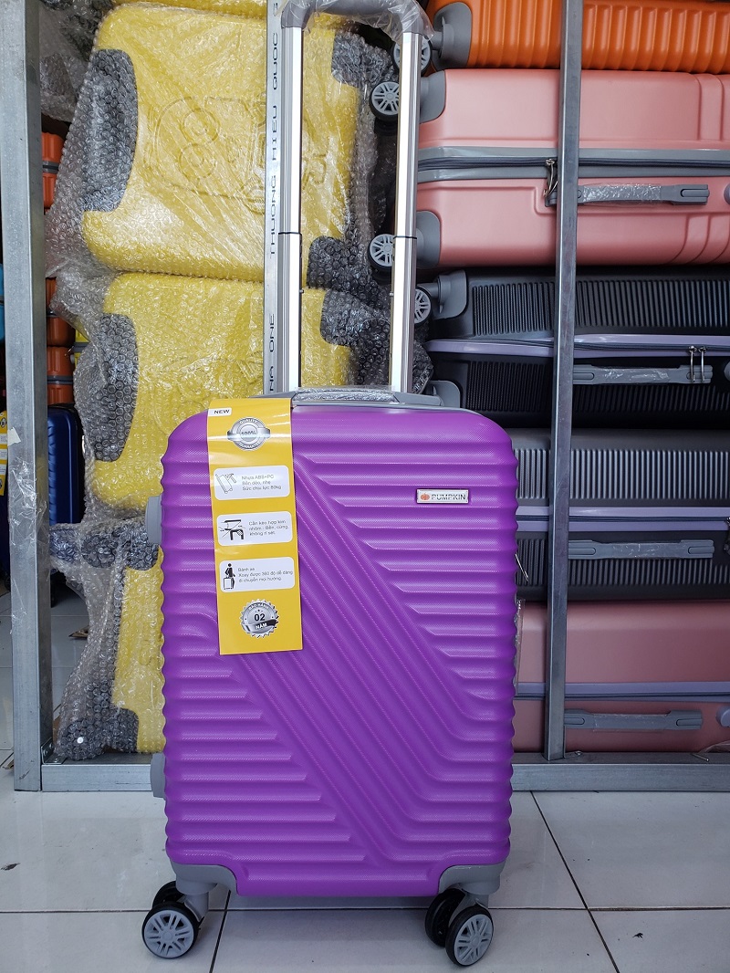 Bắt kịp xu hướng 2022 với vali kéo du lịch màu tím