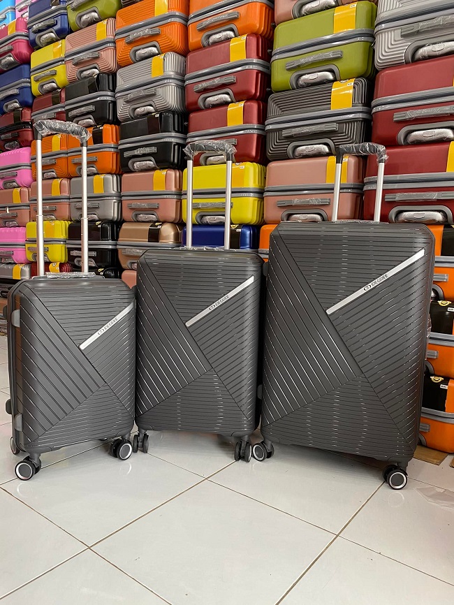 Dòng vali nhựa PP chưa bao giờ hết “hot” tại Cửa Hàng Vạn Phúc