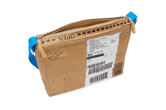 Mẫu túi xách “hộp carton” có đáng giá 1.275 USD?