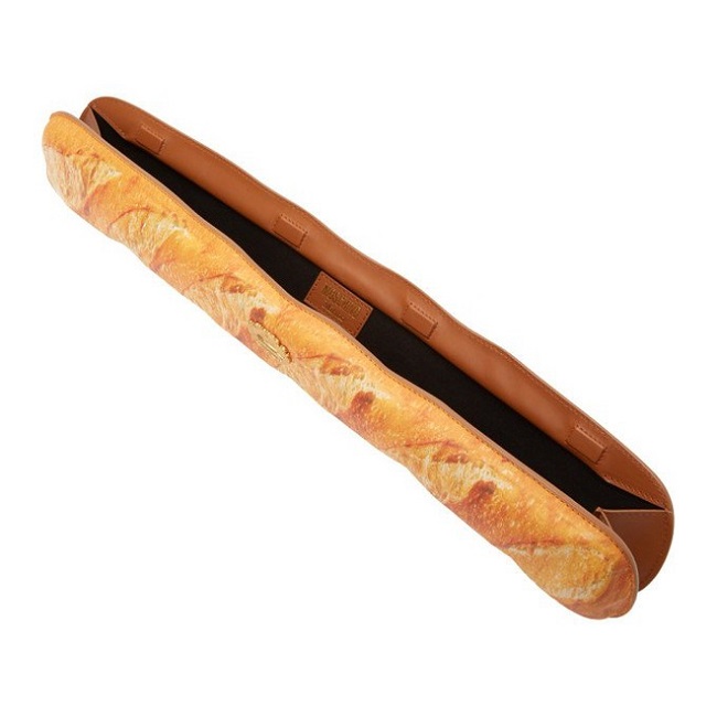 Kỳ lạ mẫu túi xách giống bánh mì có giá 1.170 USD