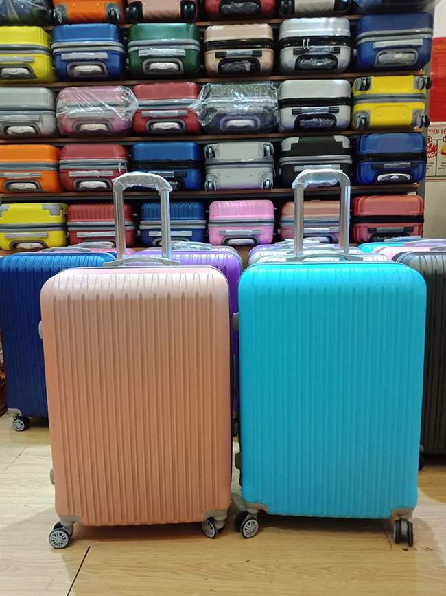 Hãy tự tặng bản thân một chiếc vali du lịch bạn nhé!