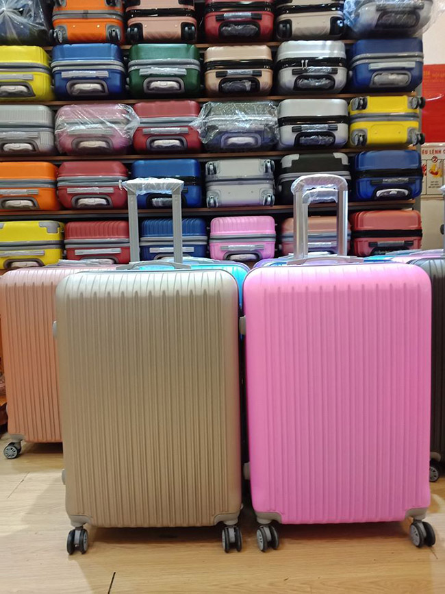 Hãy tự tặng bản thân một chiếc vali du lịch bạn nhé!