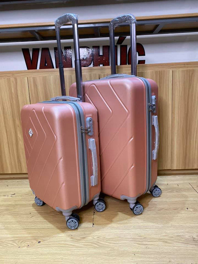 Sức hút của mẫu vali du lịch hồng gold dịu nhẹ tinh tế