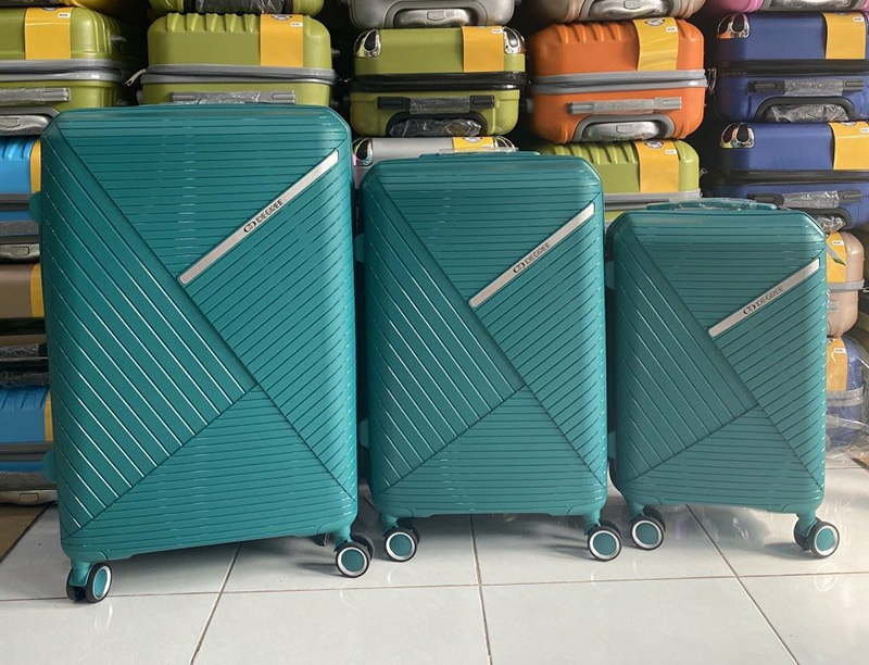 Làm mới phong cách với vali du lịch tông xanh lá