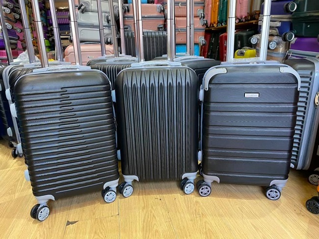 Những mẫu vali kéo màu đen bán chạy nhất Vạn Phúc