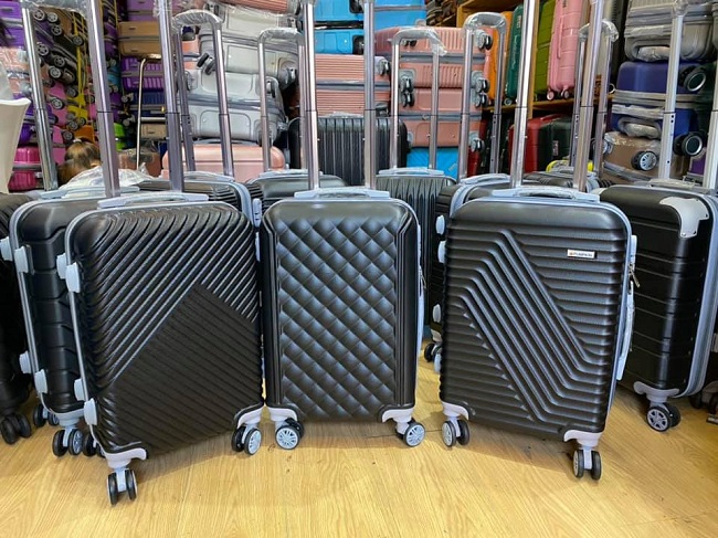 Những mẫu vali kéo màu đen bán chạy nhất Vạn Phúc