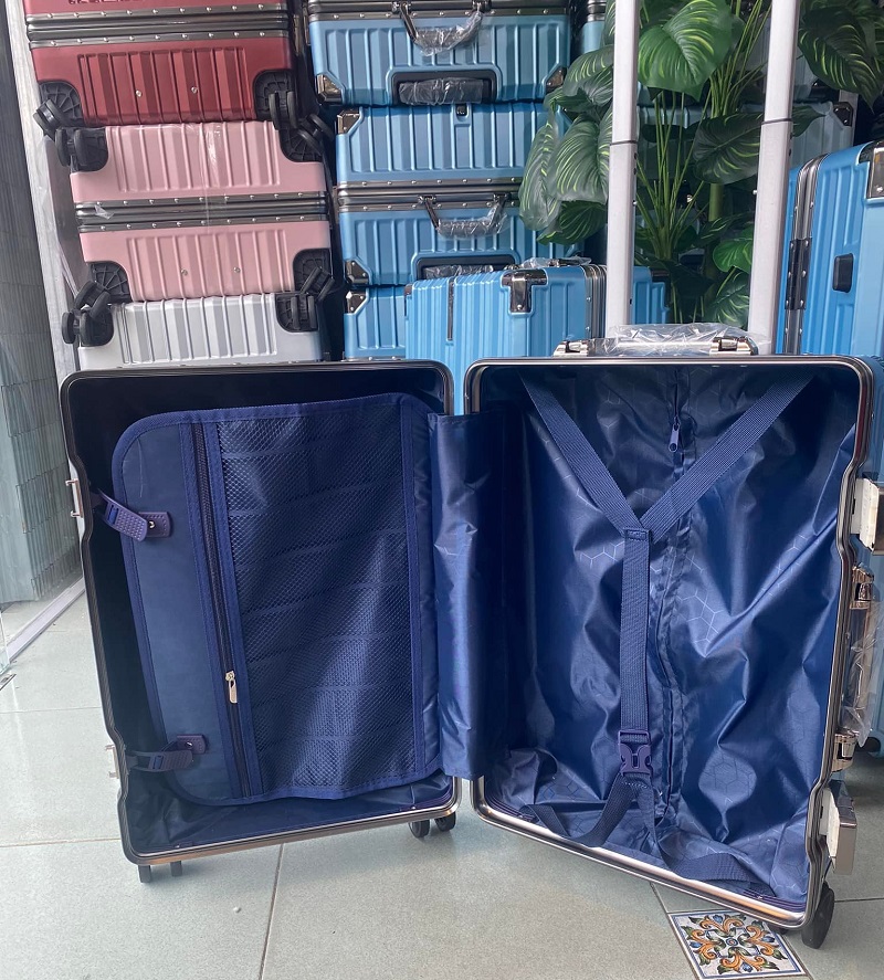 BST vali khung nhôm màu pastel khác lạ tại Cửa Hàng Vạn Phúc