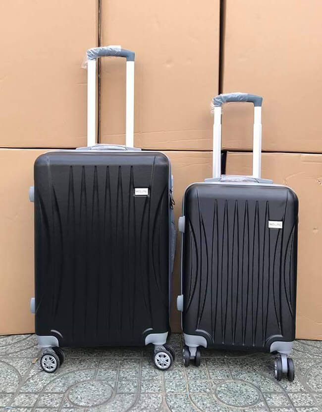Những lý do bạn nên sở hữu một chiếc vali du lịch màu đen