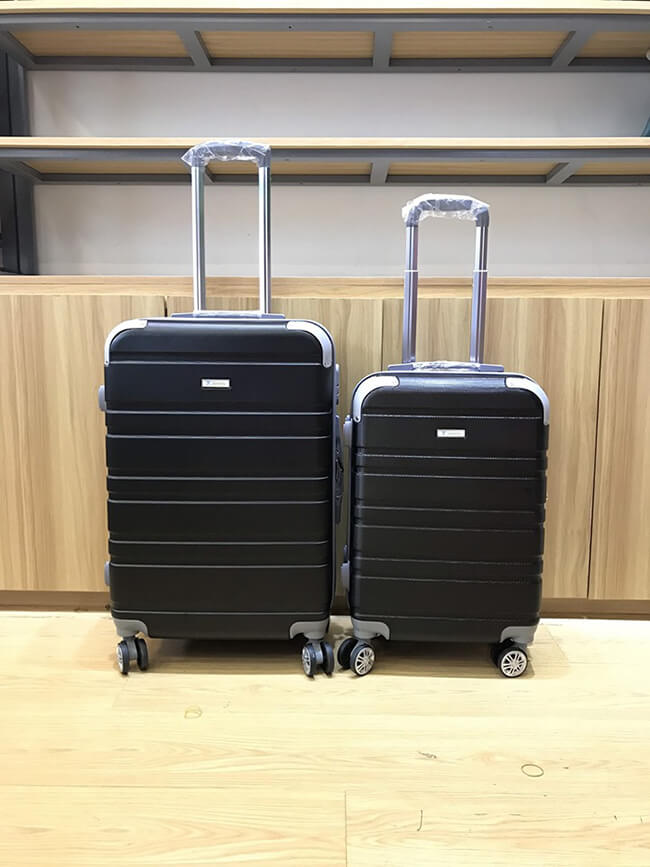 Những lý do bạn nên sở hữu một chiếc vali du lịch màu đen