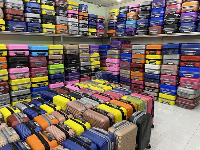Vì sao nên chọn mua vali du lịch ở Shop Vạn Phúc ?