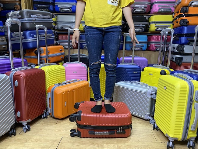 Vì sao nên chọn mua vali du lịch ở Shop Vạn Phúc ?