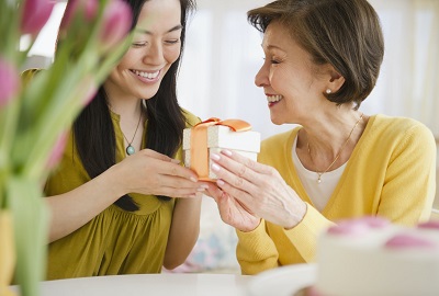 20/10 nên tặng quà gì?