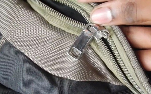 Hướng dẫn cách sửa khóa balo nhanh chóng