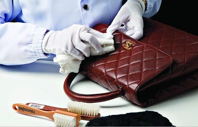 Hướng dẫn phân biệt túi xách da thật và da công nghiệp