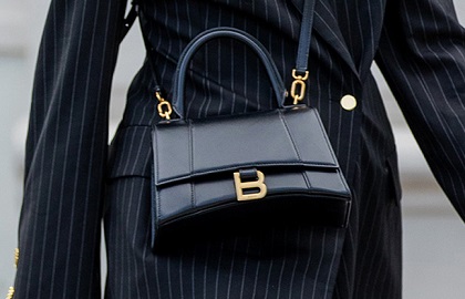 Hướng dẫn vệ sinh túi xách da Balenciaga đúng cách