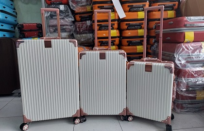 Những màu sắc vali du lịch ấn tượng nhất xuân hè 2023