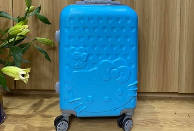 Vali kitty hóa giải lời nguyền sến