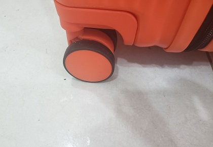 Vali nhựa kéo màu cam cho nàng thời thượng và đầy năng lượng