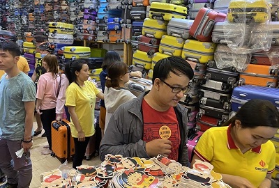 Vì sao nên chọn mua vali du lịch ở Shop Vạn Phúc ?