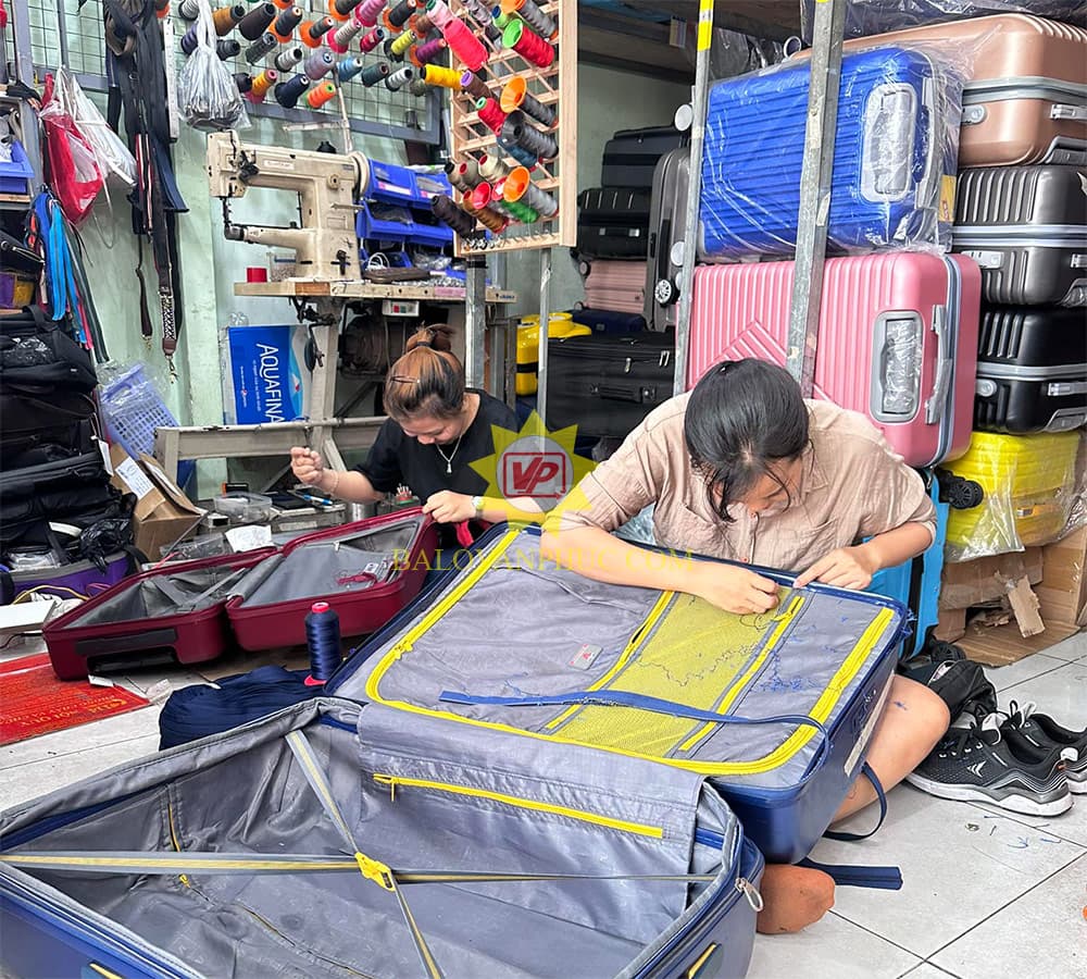 Vali kéo nhựa loại nào tốt? Nên mua vali nhựa cứng hay nhựa dẻo?