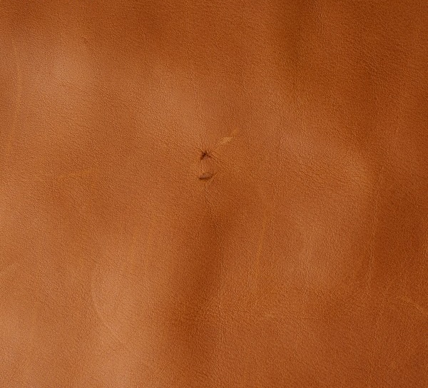 Phân biệt túi xách da thật qua bề mặt da mộc và vẻ đẹp của tì vết