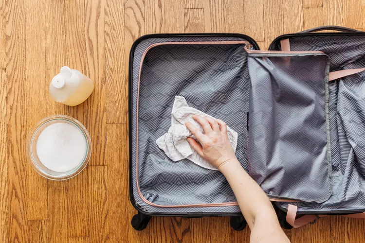 Cách làm sạch vali và hành lý khác trước chuyến đi tiếp theo của bạn