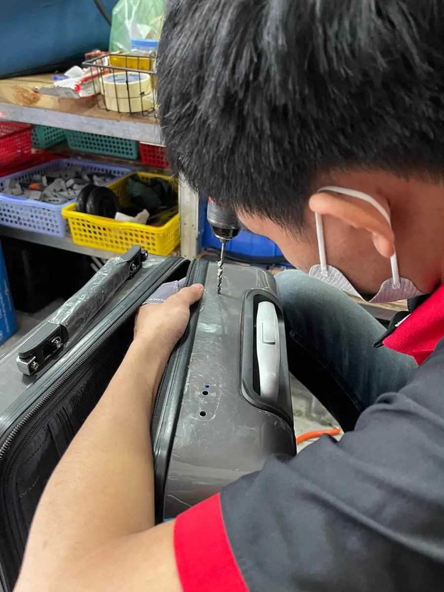 Thay tay cầm vali chuẩn bền đẹp cho mọi dòng vali hiện đại