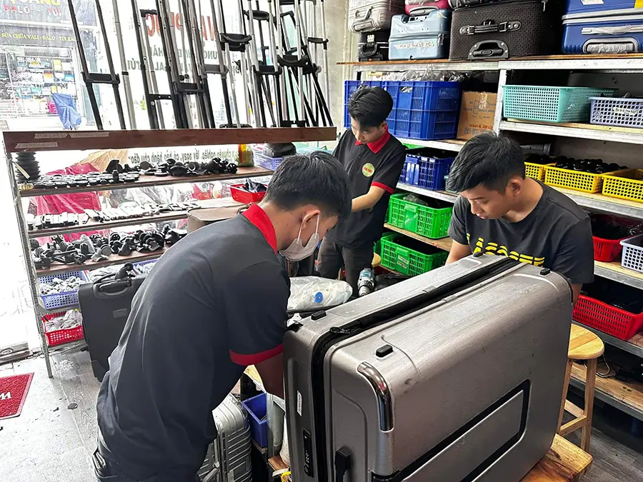 Quy trình sửa vali giao nhận tận nơi rõ ràng, minh bạch